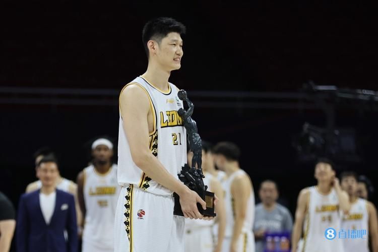 这位年仅16岁的小将是勒阿弗尔U19的首发中场，他经常因为进攻、技术和力量受到关注。